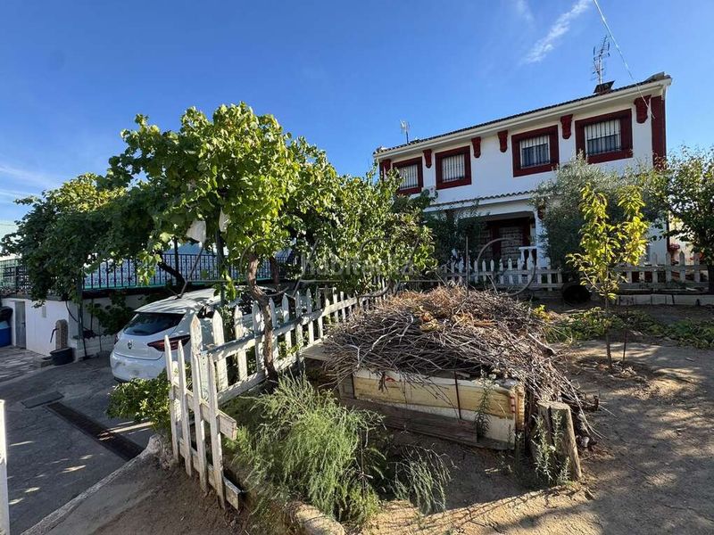 Foto 64f73f17-9320-477e-89b5-df2efde9007b. Casa amb aparcament a Yuncos