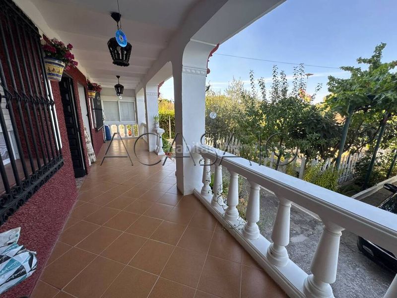 Foto e83f588b-4300-4bc7-b1b5-28dea52300cb. Casa amb aparcament a Yuncos