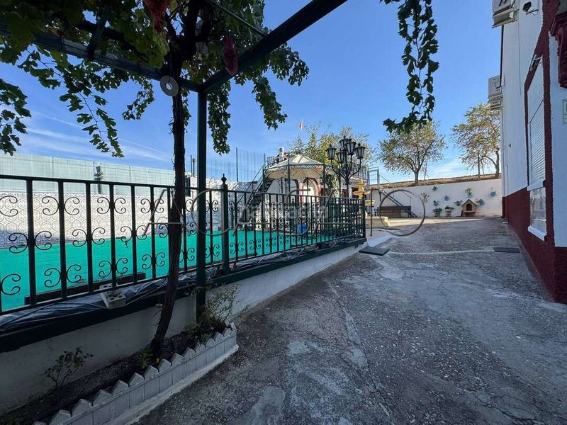 Foto f87a8775-948a-460c-8657-c8346e132bd1. Casa amb aparcament a Yuncos