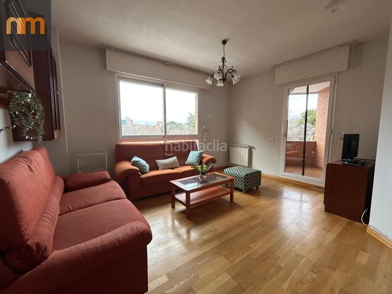 Foto f85b92df-a568-4114-bd1e-556a70ec3999. Flat with heating pool in Abrantes Madrid