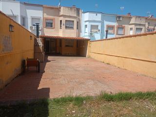 Casa adossada a Magán. Chalet en magan con gran patio  y 4 habitaciones por 165000€