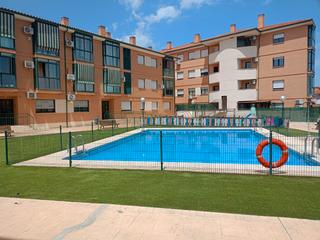 Pis a Calle numancia 4. Piso con piscina dos habitaciones, garaje y trastero 105000€