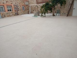 Casa aparellada a Torrijos. Casa reformada con gran patio en torrijos por 193.000€