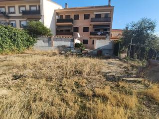 Planta baixa a Almorox. Piso con patio mas parcela de 200 me por 105.000€