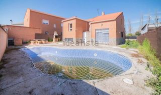 Chalet in Ventas de Retamosa (Las). Chalet independiente con parcela  y piscina  a menos de 30 min d
