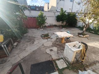 Miete Chalet in Centro-Ayuntamiento. Casa con gran patio en el centro de pinto por 1500€