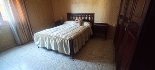 Maison à Recas. Dos casas, dos trasteros, una nave y un garaje en recas por 130.