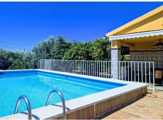 Chalet en Viso de San Juan (El). Chalet con parcela, piscina y en una planta por el precio de un