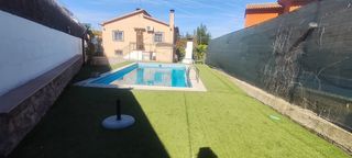 Chalet in Ventas de Retamosa (Las). Gran chalet a 30min de madrid con piscina y vivienda principal e
