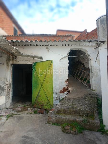 Foto 1d2a1879-3d1e-4d88-ae21-1377ab888ab0. Casa dos casas al precio de una con gran patio 85.000€ en Otero