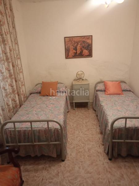 Foto ef0d689e-35f8-4eb5-9db5-23024f730487. Casa dos casas al precio de una con gran patio 85.000€ en Otero