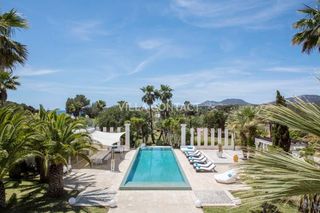 Maison dans Es Cubells. Exclusiva villa de 5 habitaciones pista de tenis y licencia turi