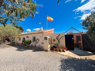 Casa en Fuente Álamo de Murcia. Dos casas de campo con luz de red/solar, agua de red y conexión