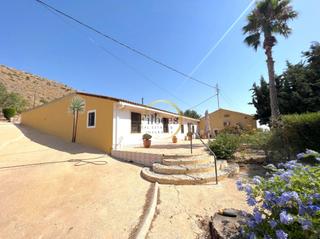 Masia a Perín