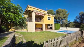 Chalet  Carrer terra alta. Excepcional vivienda en playa de la mora