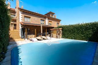 Semi detached house in Urb. Belvalle