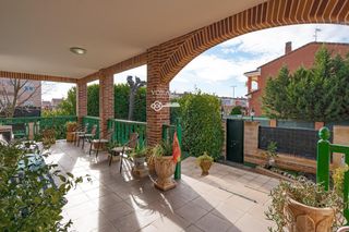 Xalet a Villanueva de la Torre. Chalet independiente con piscina privada en santa águeda  villan