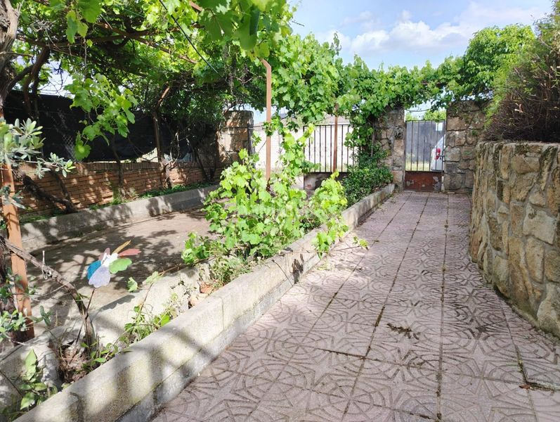 Foto 506d3e9b-3759-4902-91bc-60ce8c6b95d6. Xalet amb xemeneia calefacció aparcament piscina a Pedrezuela