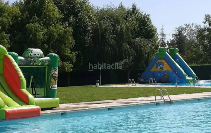 Foto 76a89736-652f-4b81-8389-256d7de7b35e. Xalet amb xemeneia calefacció aparcament piscina a Pedrezuela