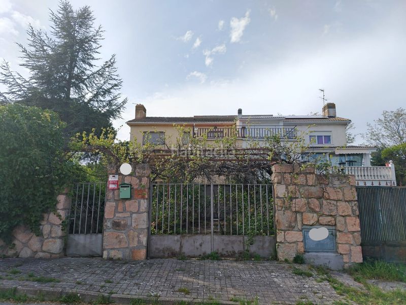 Foto abaccfac-fdef-4074-89f9-e3b1e082cad6. Xalet amb xemeneia calefacció aparcament piscina a Pedrezuela