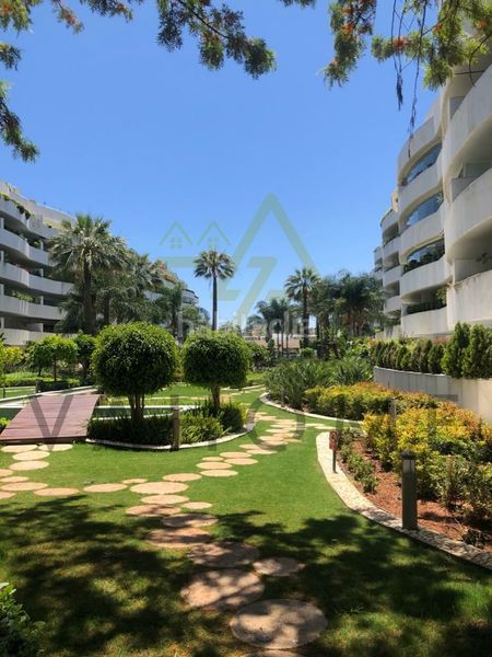 Foto 575aee48-bf48-4d43-897e-fc1efc0ed160. Rent flat with heating parking pool in Puerto Banús Marbella