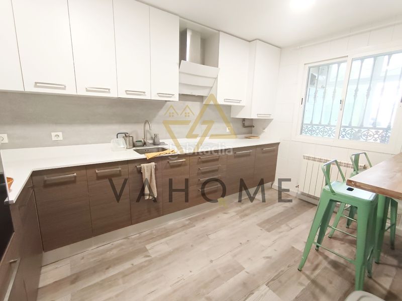 Foto 4564e347-9ea3-4706-b666-710bb1e85751. Casa adossada amb calefacció aparcament a Las Lomas Seseña
