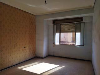 Maison à Pueblo de Cullera. Se vende casa en calle valencia, zona tranquila, repleta de come