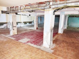 Local Comercial en El Faro. Local situado en zona faro, una zona turística repleta de todo t
