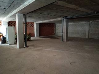 Business premise in Racó. Se vende amplio local almacen  trastero en el racó, en la urbani