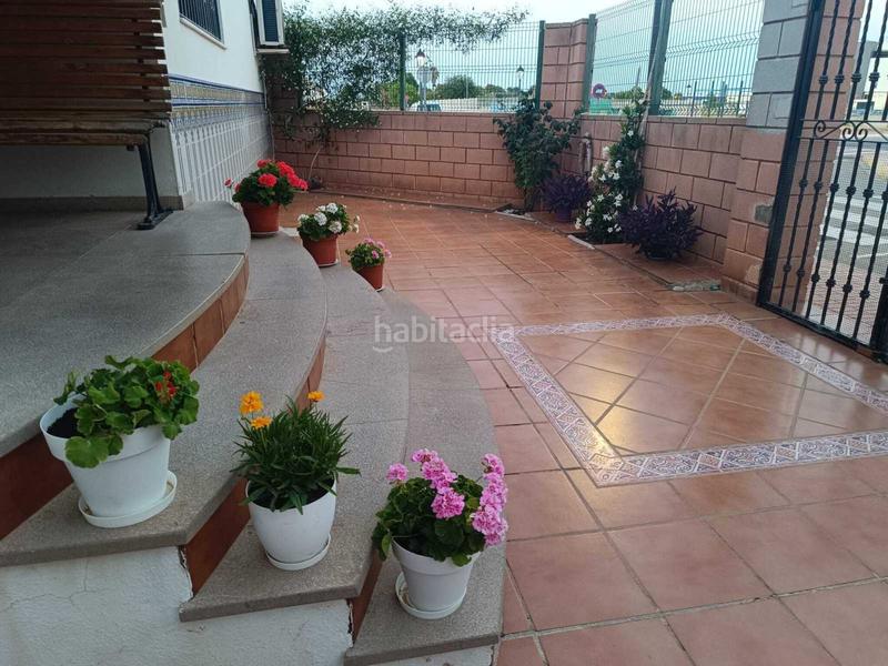 Foto 55d00d05-321a-4556-8f7f-99ec092758f0. Chalet amplio chalet de 318m. se distribuye en 4 dormitorios, baño, aseo, salón, cocina. cuenta también con plaza de parking en en Favara