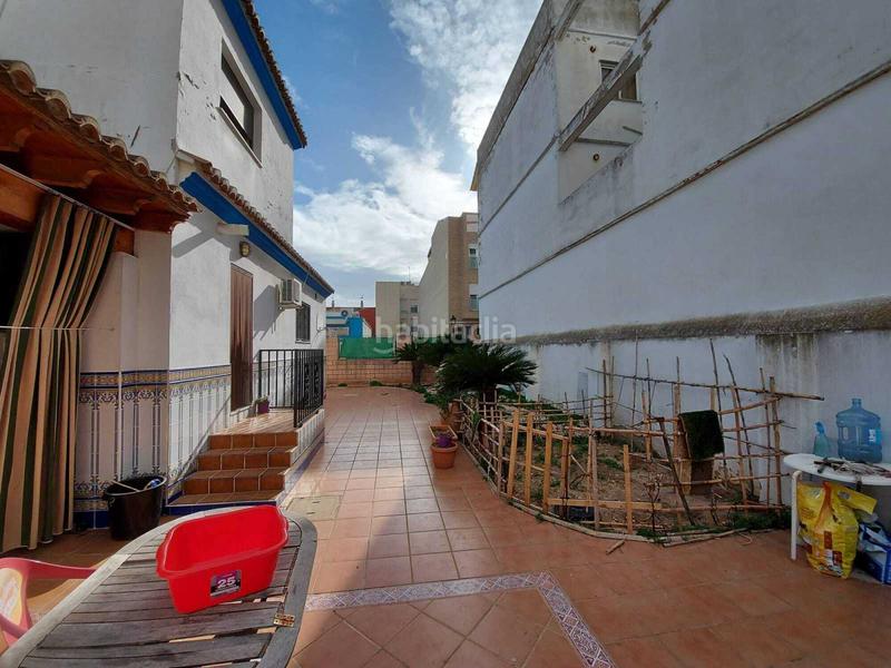 Foto 9cef0128-fde0-4d33-925c-ffa4af949ac8. Chalet amplio chalet de 318m. se distribuye en 4 dormitorios, baño, aseo, salón, cocina. cuenta también con plaza de parking en en Favara