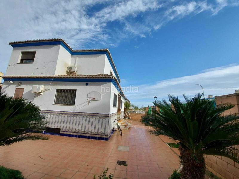 Foto cb6cd4bd-997a-4f2d-8a47-197629e32f9e. Chalet amplio chalet de 318m. se distribuye en 4 dormitorios, baño, aseo, salón, cocina. cuenta también con plaza de parking en en Favara