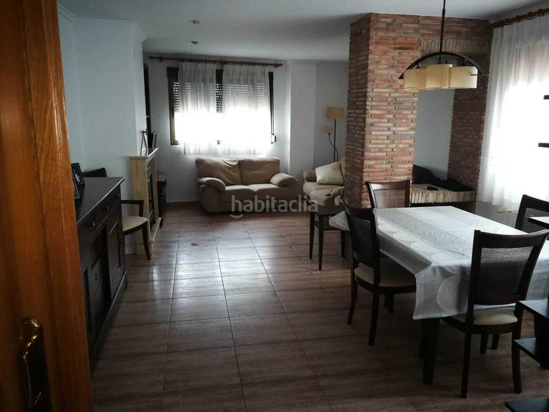 Foto f7c66ad2-2807-41dc-ad04-ad2c700b6bc7. Chalet amplio chalet de 318m. se distribuye en 4 dormitorios, baño, aseo, salón, cocina. cuenta también con plaza de parking en en Favara