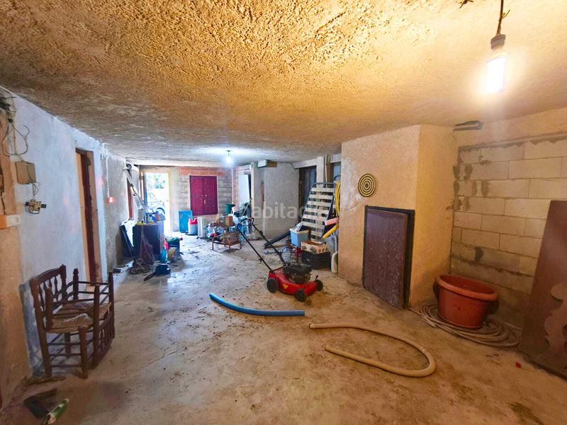 Foto 5c8b1f45-3a9c-47f5-9fb3-24a8c8606ddf. Casa adossada amb aparcament a Llaurí