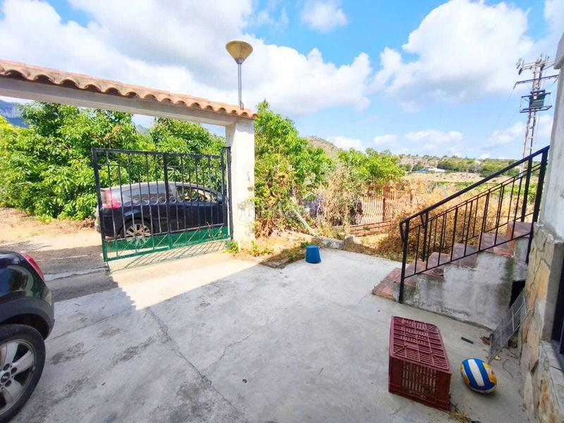 Foto 73b01b25-83d8-4c26-9bd3-39aa6b31b7da. Casa adossada amb aparcament a Llaurí