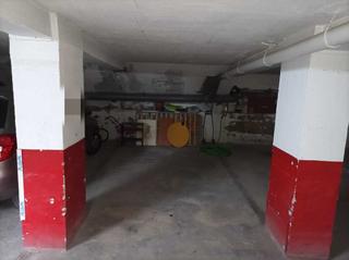 Aparcament cotxe a Sant Antoni. Plaza de garaje en zona racó, situada en un edificio en primera
