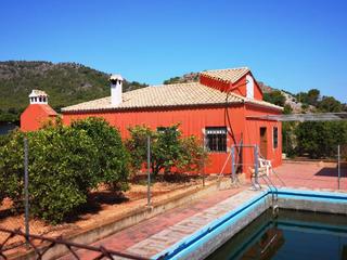 Masia a Tavernes de la Valldigna. Se vende en tavernes, en zona tranquila, se trata de un terreno