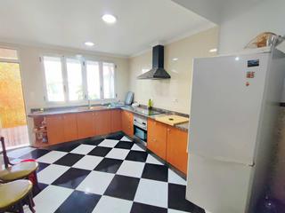 Casa a Favara. Se trata de una casa situada en favara, zona tranquila.es una pl