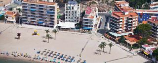 Edificio in El Faro. Edificio de 5 plantas situado en primera línea de la playa de cu