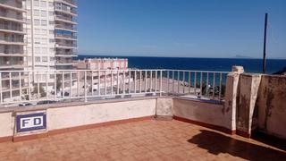 Pis a El Faro. Situado en el faro de cullera, a pocos metros de la cala del far