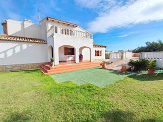 Xalet a El Marenyet. Precioso chalet situado en zona marenyet de cullera a 400 metros