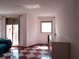 Piso en Pueblo de Cullera. Situado en zona tranquila y céntrica, a pocos metros del rio, co