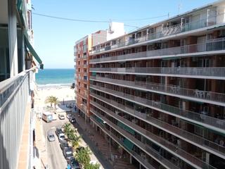 Pis a Sant Antoni. Situado en una de las avenidas que desemboca en la playa, casi l