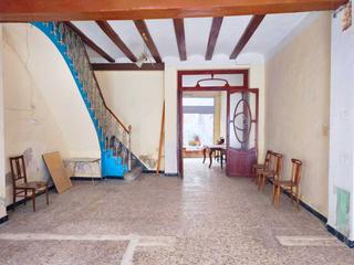 Casa a Pueblo de Cullera. Situada en el barrio del raval, en una zona tranquila, próxima a