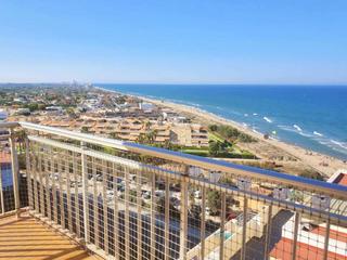 Rent Flat in El Faro. Alquiler anual  apartamento reformado, ubicado en una de las zon