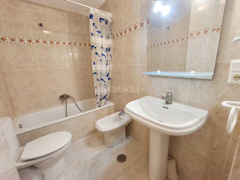 Foto 6be83561-6d93-4086-bb32-a84246d0d63c. Piso situado a primera linea de mar, en el mismo paseo marítimo a la orilla del mar, encontramos este apartamento con el que disfrutar en Cullera