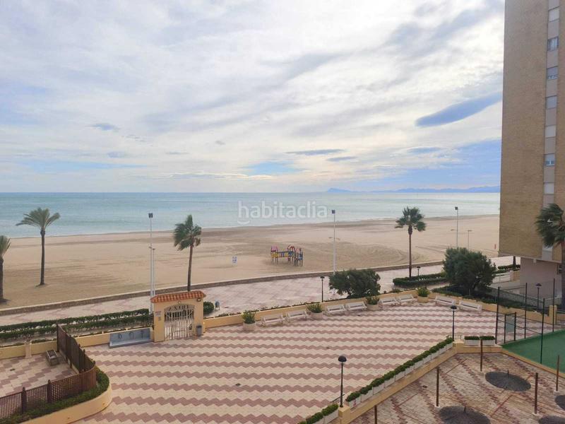 Foto ed1636e5-e3d6-45f3-970c-8d728279e5e0. Piso situado a primera linea de mar, en el mismo paseo marítimo a la orilla del mar, encontramos este apartamento con el que disfrutar en Cullera