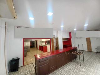 Location Local commercial à Sant Antoni. Ya disponible en alquiler bajo comercial en una de las principal