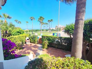 Semi detached house in Xeraco. Chalet pareado situado en la playa de xeraco a pocos metros del