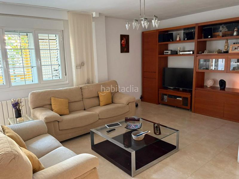 Foto 67a0c8b8-88af-427e-9e12-bea878811aa9. Casa adossada amb aparcament piscina a Bulevar del Xúquer Cullera